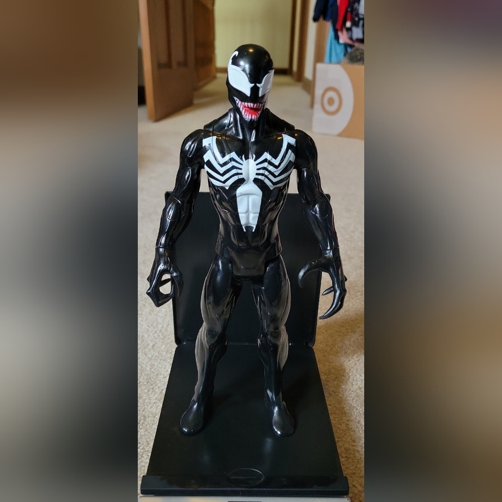 Marvel Venom Titan Hero Series 12-inch Venom Figure